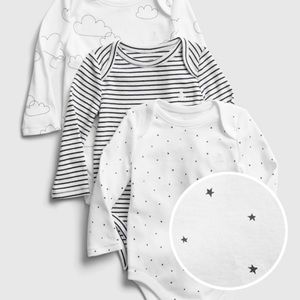 Newborn unisex Organic clothes used once. Look like new